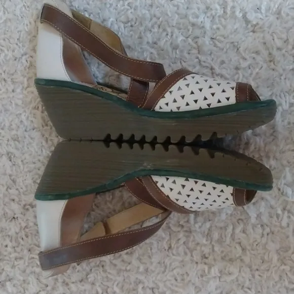 London Fly Wedged Shoes