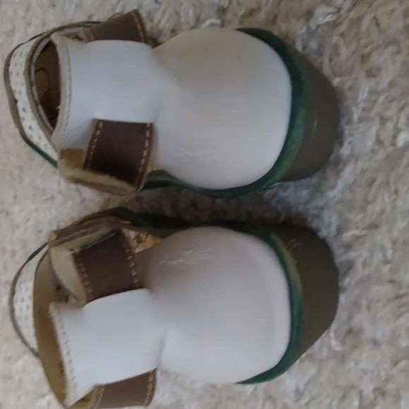 London Fly Wedged Shoes