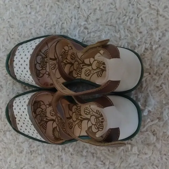 London Fly Wedged Shoes