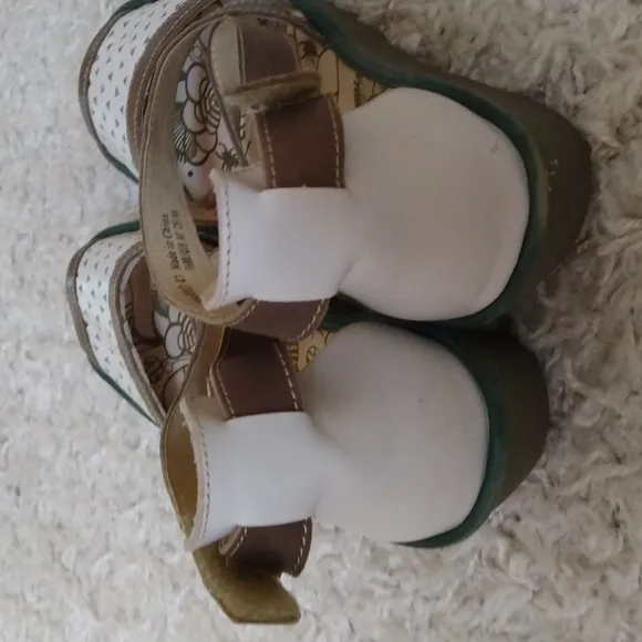 London Fly Wedged Shoes