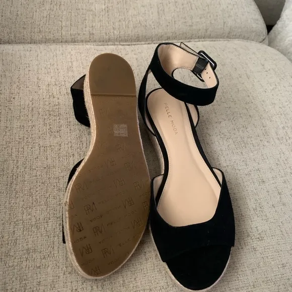 LPelle Moda Kauai Espadrille Sandals low Wedge Black suede size 8.5