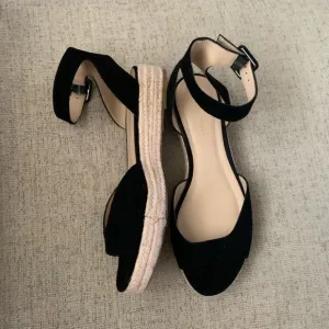 LPelle Moda Kauai Espadrille Sandals low Wedge Black suede size 8.5