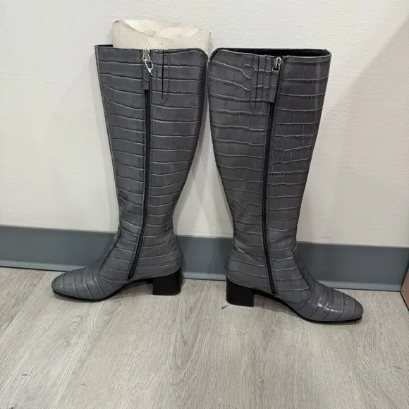 M. Gemi Boots The Corsa Alto Knee Height in Grey Crocodile