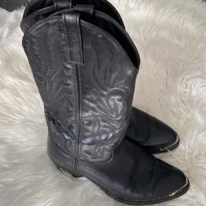 Man Laredo Cowboy Boots size 9.5 in great used condition
