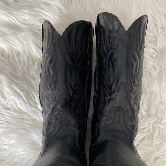 Man Laredo Cowboy Boots size 9.5 in great used condition