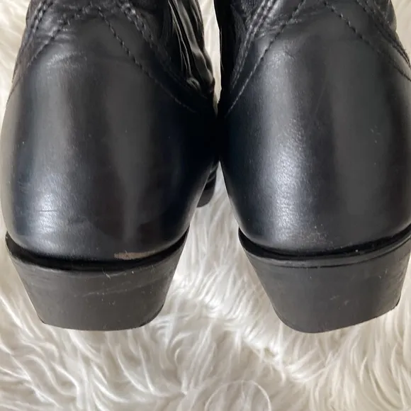 Man Laredo Cowboy Boots size 9.5 in great used condition
