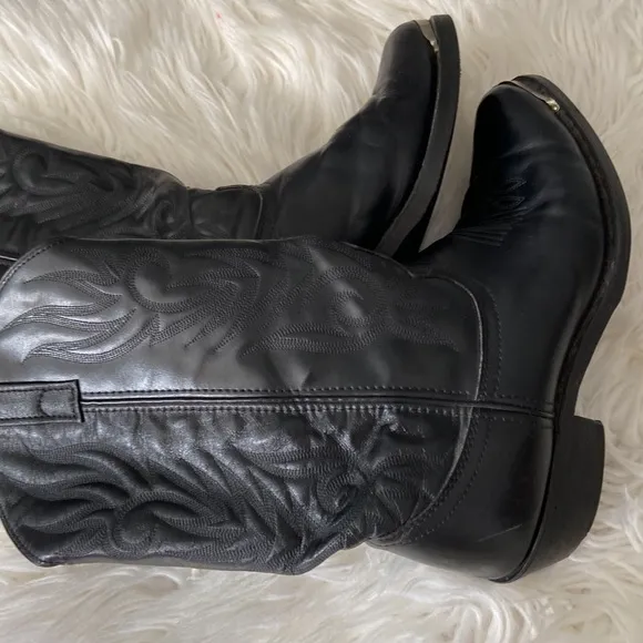 Man Laredo Cowboy Boots size 9.5 in great used condition