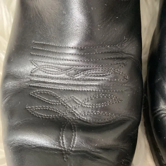 Man Laredo Cowboy Boots size 9.5 in great used condition