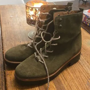 Marc fisher boots size 10 womens
