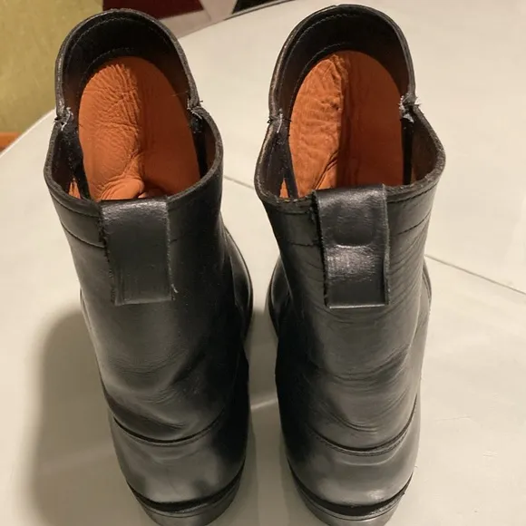 Men’s 10.5 inch tall leather bootsSize 10 1/2