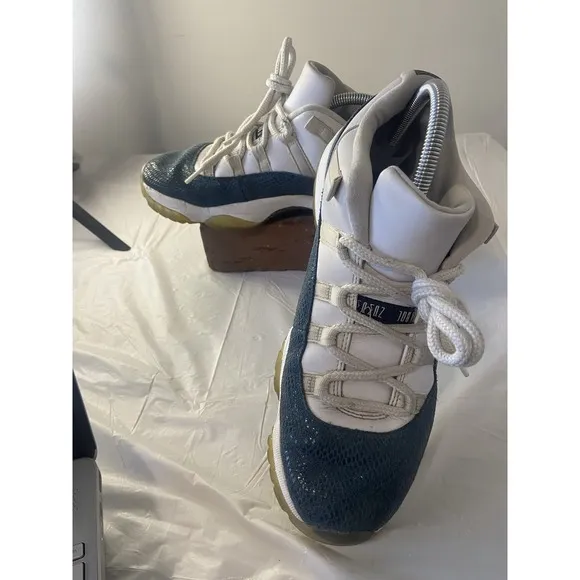 Men's 2019 Nike Air Jordan Retro 11 Low Snakeskin Sneakers-Size 10.5-No Insoles