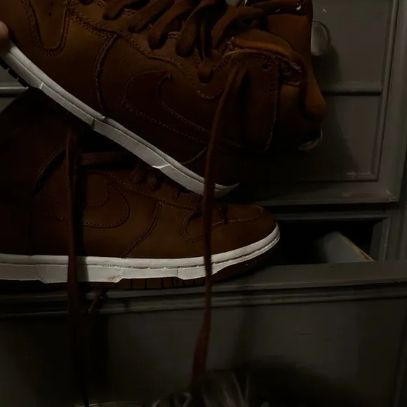 Men's Brown High-Top Sneakers