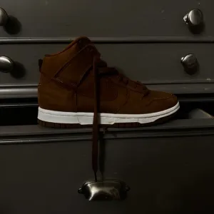 Men's Brown High-Top Sneakers