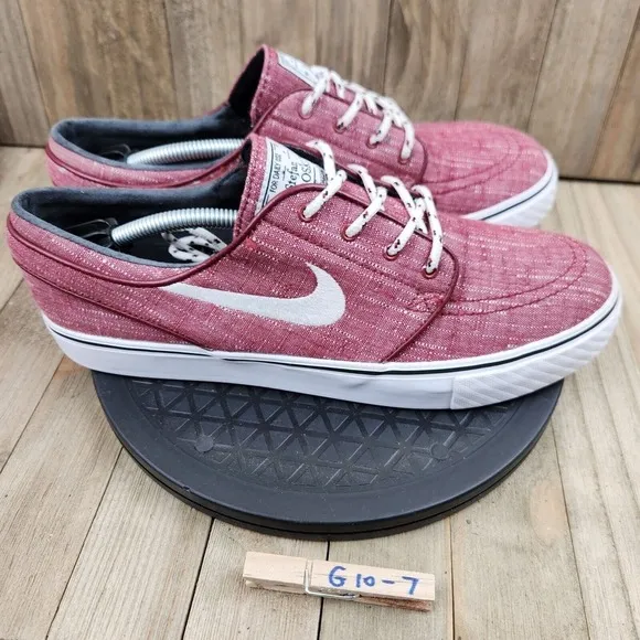 Mens Nike SB Stefan Janoski size 9 Red Low Top Athletic Skateboarding Shoes