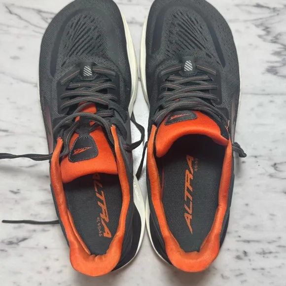 Men’s Size 10.5 Altra Provision 6 Athletic Running Shoes Black and Orange Casual