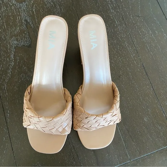 Mia Women's Minna Square Toe Sandals Block Heel Neutral Nude‎ Size 8.5 Mules