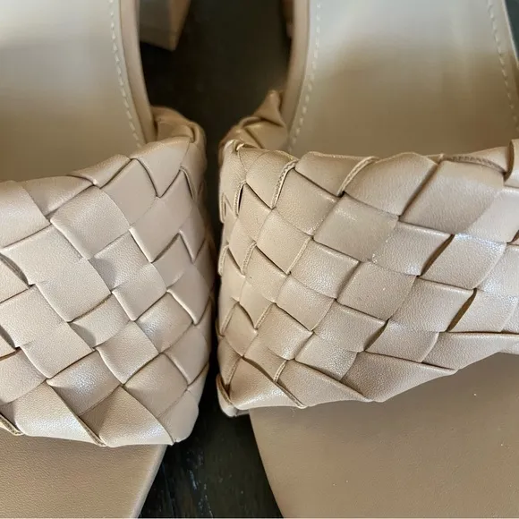 Mia Women's Minna Square Toe Sandals Block Heel Neutral Nude‎ Size 8.5 Mules