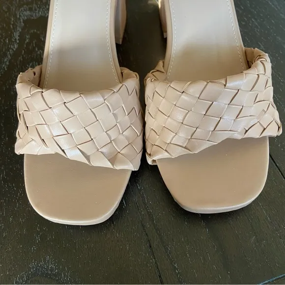 Mia Women's Minna Square Toe Sandals Block Heel Neutral Nude‎ Size 8.5 Mules