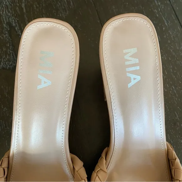 Mia Women's Minna Square Toe Sandals Block Heel Neutral Nude‎ Size 8.5 Mules