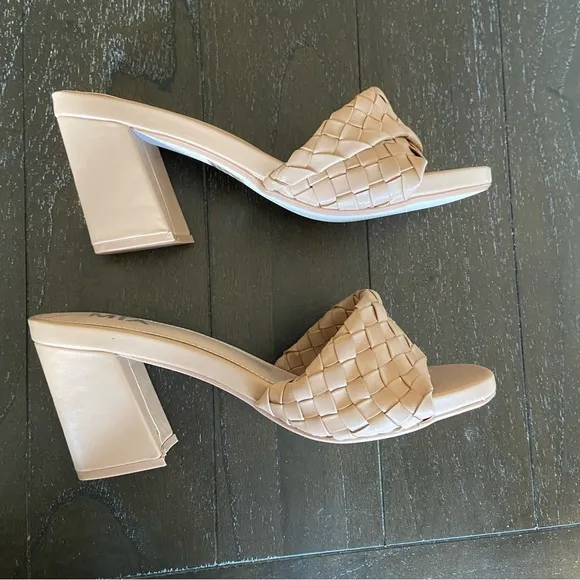 Mia Women's Minna Square Toe Sandals Block Heel Neutral Nude‎ Size 8.5 Mules