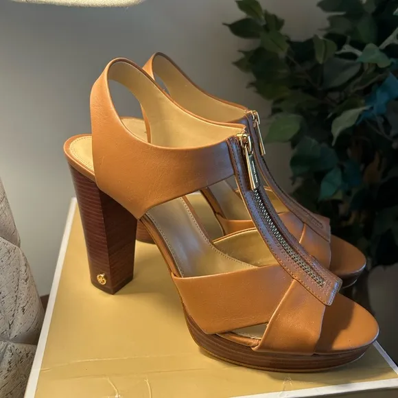 Michael Kors Liesel Luggage MK Front Zipper Platform Sandals Size 9