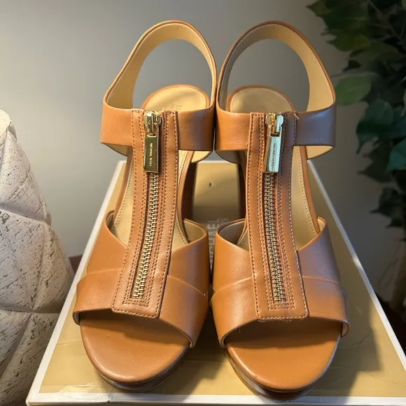 Michael Kors Liesel Luggage MK Front Zipper Platform Sandals Size 9