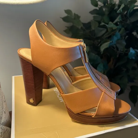 Michael Kors Liesel Luggage MK Front Zipper Platform Sandals Size 9