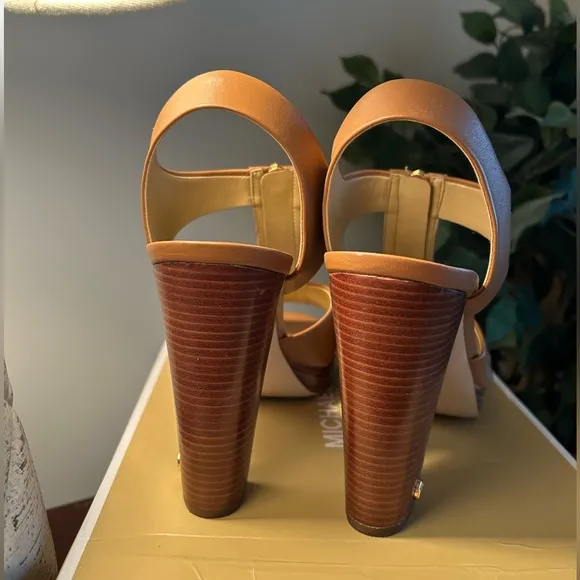 Michael Kors Liesel Luggage MK Front Zipper Platform Sandals Size 9