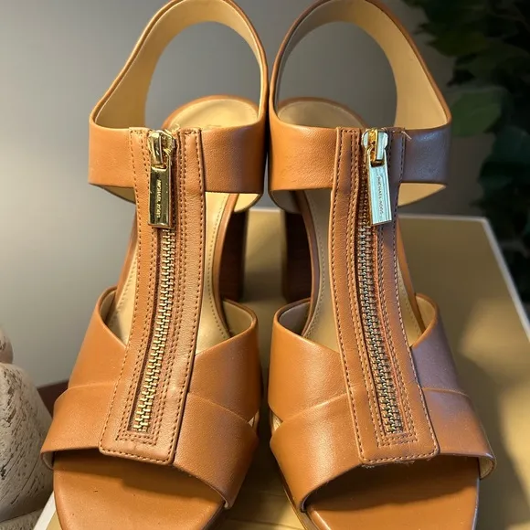 Michael Kors Liesel Luggage MK Front Zipper Platform Sandals Size 9