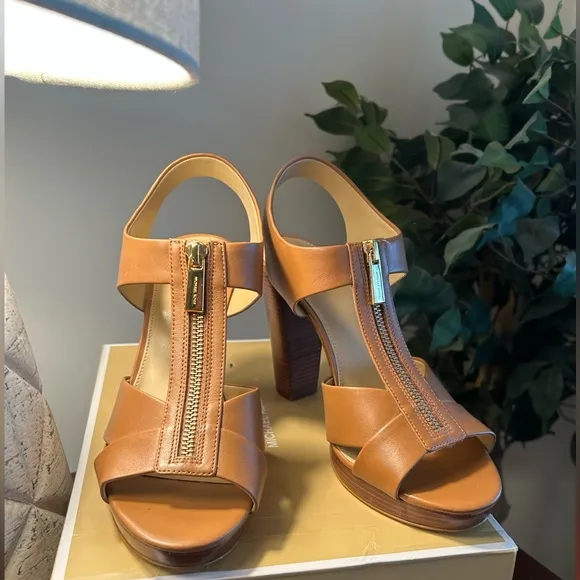 Michael Kors Liesel Luggage MK Front Zipper Platform Sandals Size 9