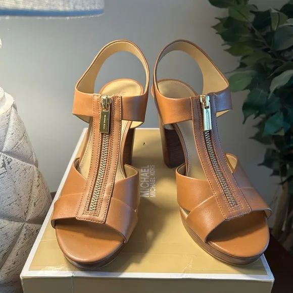 Michael Kors Liesel Luggage MK Front Zipper Platform Sandals Size 9