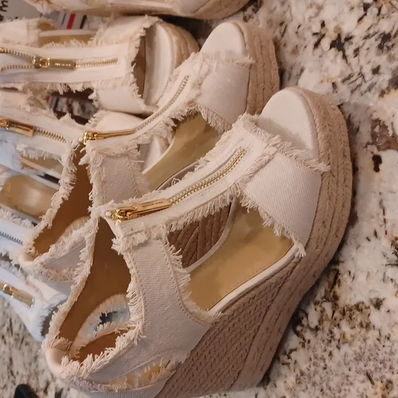 Michael Kors Women's Berkley Wedge Sandals Cream Color Fringed Denim NEW