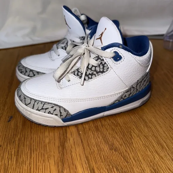 Micheal  Jordan 3 White Cement Toddler 832033-141. 08-07-2001. Size 9C
