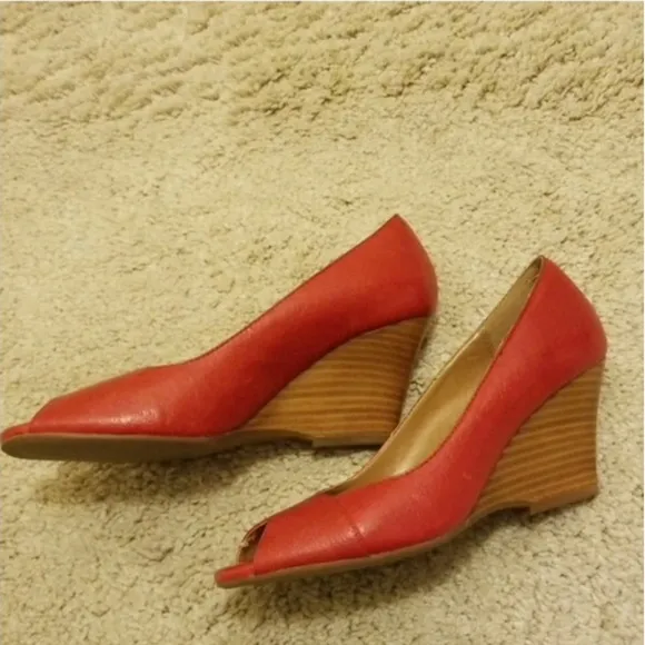 Miz mooz wedge red shoes size 6