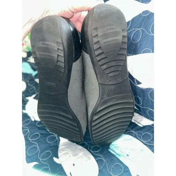 Munro Women's Slip-On Flats Size 8 Gray Comfortable Casual Shoes