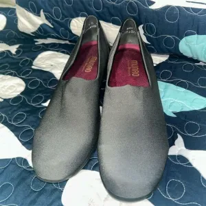 Munro Women's Slip-On Flats Size 8 Gray Comfortable Casual Shoes