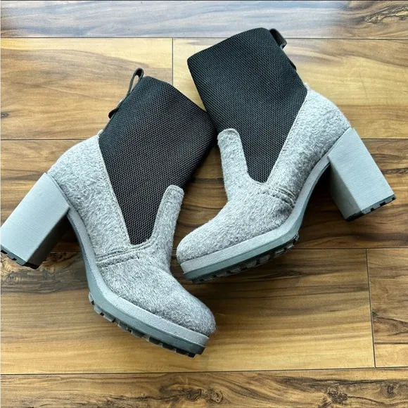 Naked feet survival boots 7.5