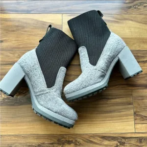Naked feet survival boots 7.5