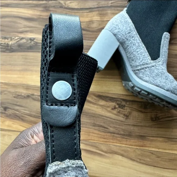 Naked feet survival boots 7.5