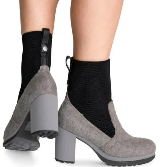 Naked feet survival boots 7.5