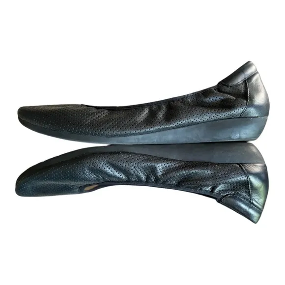 Naturalizer Soul Black Leather Ballet Flats Size 10 M Ladies Flat Slip On Shoes