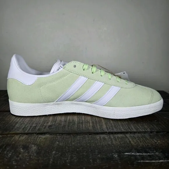 NEW Adidas Gazelle Womens Size 7 Casual Sneakers Shoes Matcha Green White IE0442