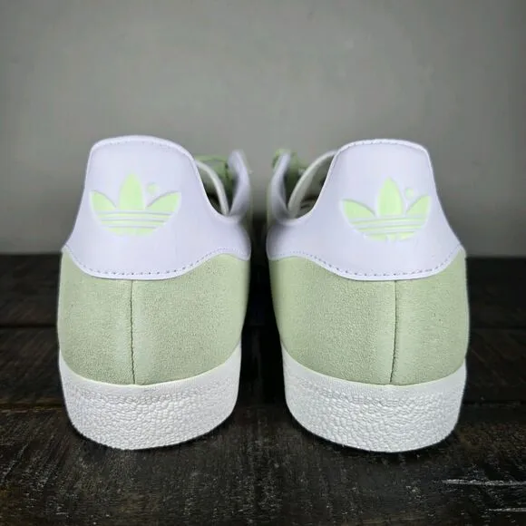 NEW Adidas Gazelle Womens Size 7 Casual Sneakers Shoes Matcha Green White IE0442
