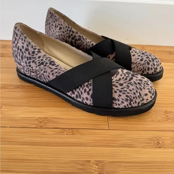New! AMALFI by Maggio Wedge Taupe Jaguar Print slip on shoes
