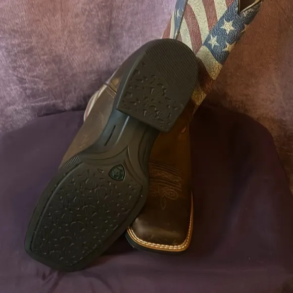 NEW ARIAT BOOTS FLAG BOOTS