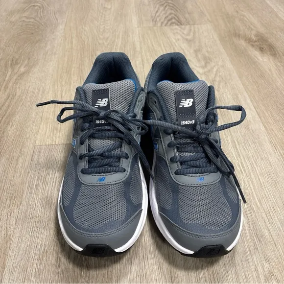 New Balance 1540v3 Marblehead Men’s size 8.5 4E extra wide grey blue EUC