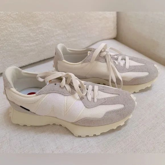 New Balance 327 Unisex W 9.5/M 8 Sneakers  Moonbeam   Raincloud