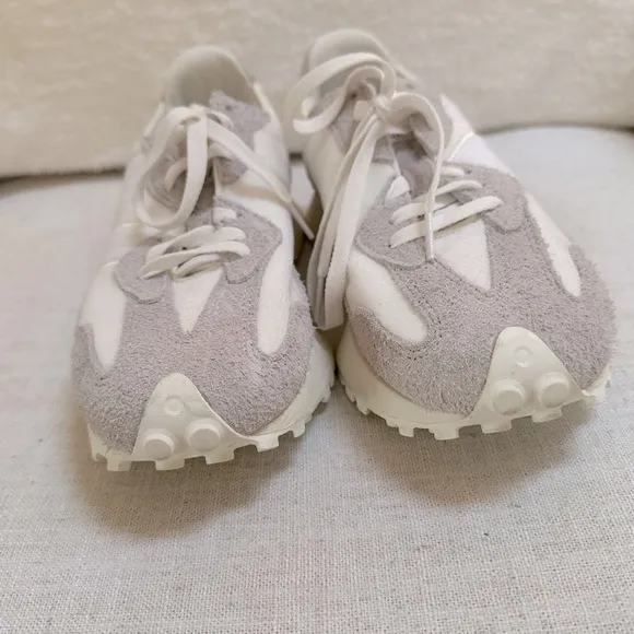 New Balance 327 Unisex W 9.5/M 8 Sneakers  Moonbeam   Raincloud