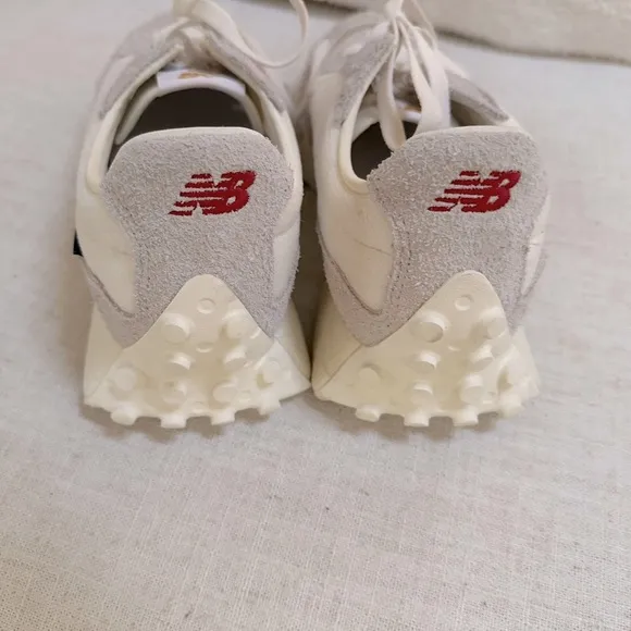 New Balance 327 Unisex W 9.5/M 8 Sneakers  Moonbeam   Raincloud