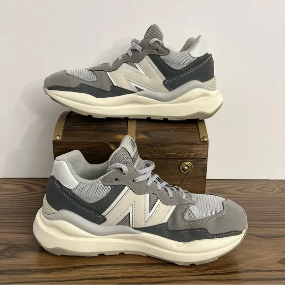 New Balance 57/40 Beige / Grey GS Size 4.5 Y Women’s Size 6 Comfortable Shoes